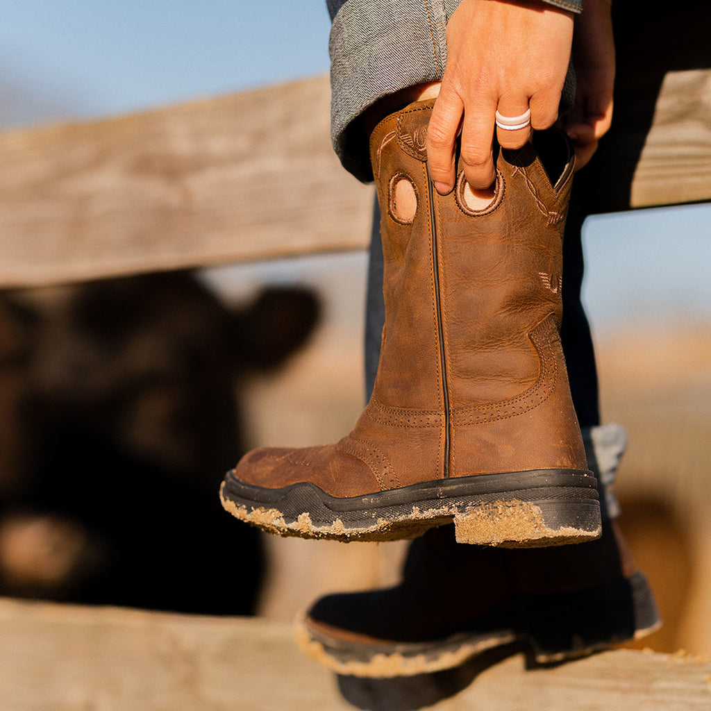 TuffRider Women Leigh Embroidered Barbwire Leather Round Toe Western Boots